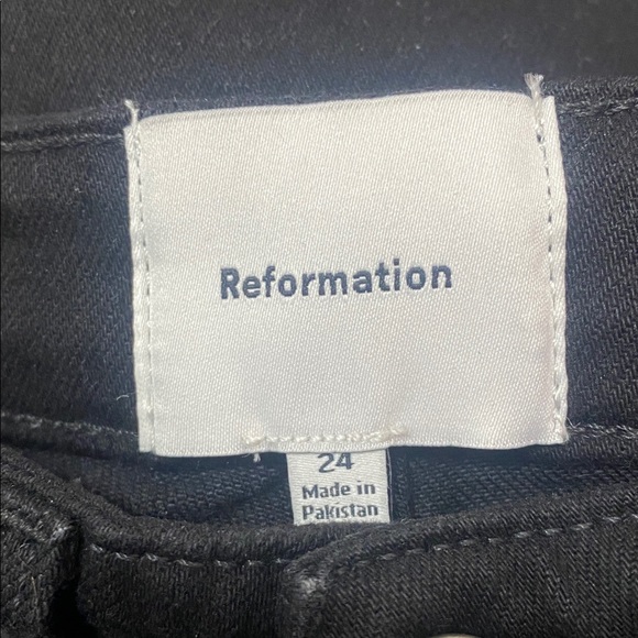 NWT REFORMATION Marlow Super Stretch High Rise Flare
Jeans - Picture 7 of 10